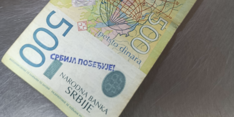 U Leskovcu u opticaju novčanice od 500 dinara sa pečatom „Srbija pobeđuje“