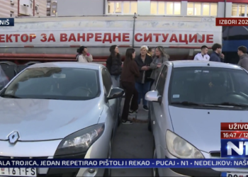 Bajkeri koji prate izborni proces u Nišu tvrde da su im pretili muškarci sa metalnim šipkama