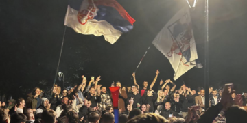 Leskovac slavi izbornu pobedu studenata: Građani na trgu, sirene odjekuju gradom
