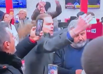 Građani ušli u studio TV Informer, Vučićević tražio pomoć od predstavnika studentske liste