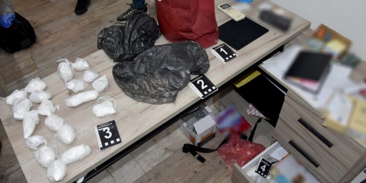 Uhapšen pedesettrogodišnjak kod koga su pronađeni marihuana i kokain