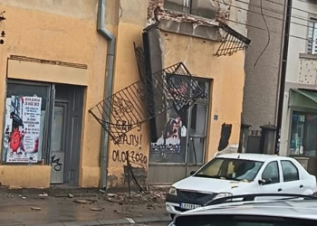 Za dlaku izbegnuta tragedija kod Zelene pijace: Terasa se obrušila na trotoar